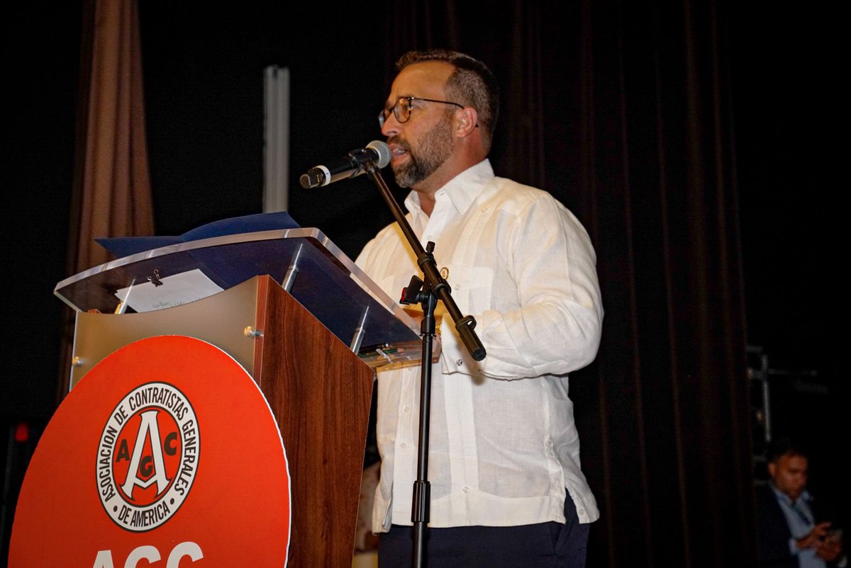 prsecestado's tweet photo. Hoy entregué la Proclama del Gobernador a la @AGCPRChapter y a su presidente el Ing. Eduardo Pardo, en conmemoración a la Semana de la Industria de la Construcción. Fundada en 1963 y desde entonces la voz principal de la construcción en PR. @GovPierluisi https://t.co/jhCEdhKjPP
