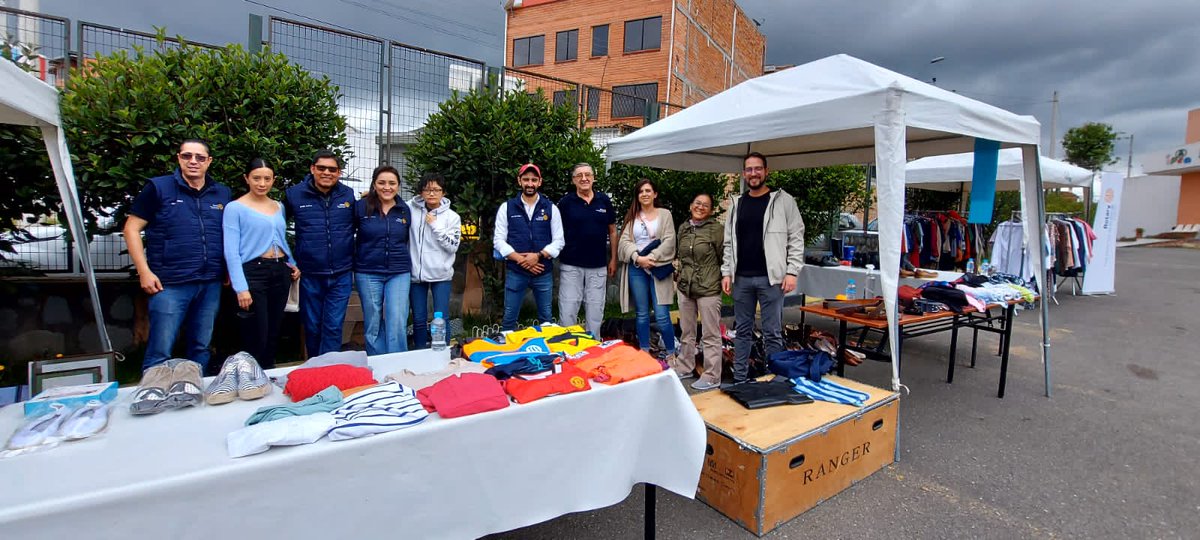 FAzuay2's tweet photo. Nuestra Compañera @albuja_ximena Vicepresidenta del CLUB ROTARIO SANTA ANA DE LOS RÍOS DE CUENCA⁩ informó que la venta de GARAJE realizada hoy en favor de los Niños y Jóvenes con Parálisis Cerebral fue un éxito con la presencia de su Presidente @VelezV10 y miembros de este Club https://t.co/274QYMstj6
