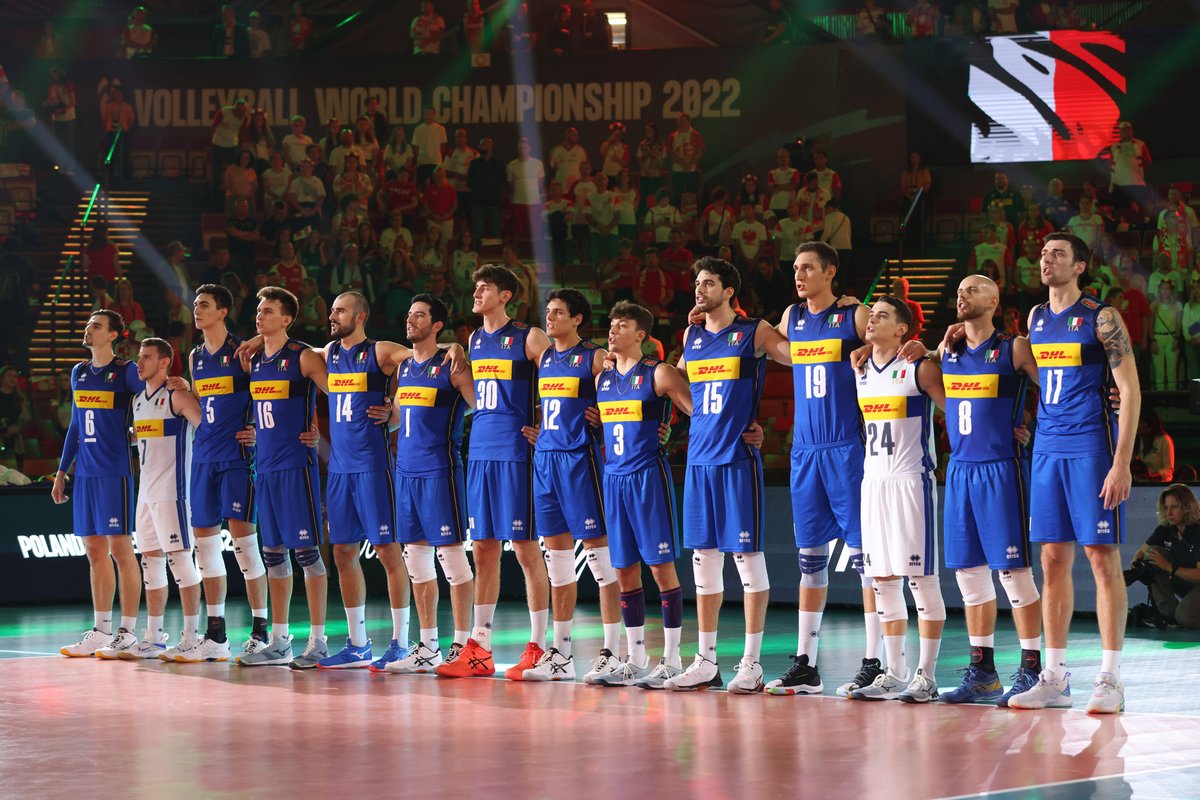 Federvolley's tweet photo. #MWCH2022 🏆
🔥 L’Italia dopo 24 anni è in FINALE🔥
 Domani #ItaliaPolonia 🇮🇹 🇵🇱  per il titolo mondiale.

🗒️ LA NEWS  ▶️  https://t.co/IBscbN8nP5
📸 LA GALLERY  ▶️  https://t.co/5QAjfN8iP2

#LaNazionale | @volleyballworld https://t.co/6S4XaTG8Bn