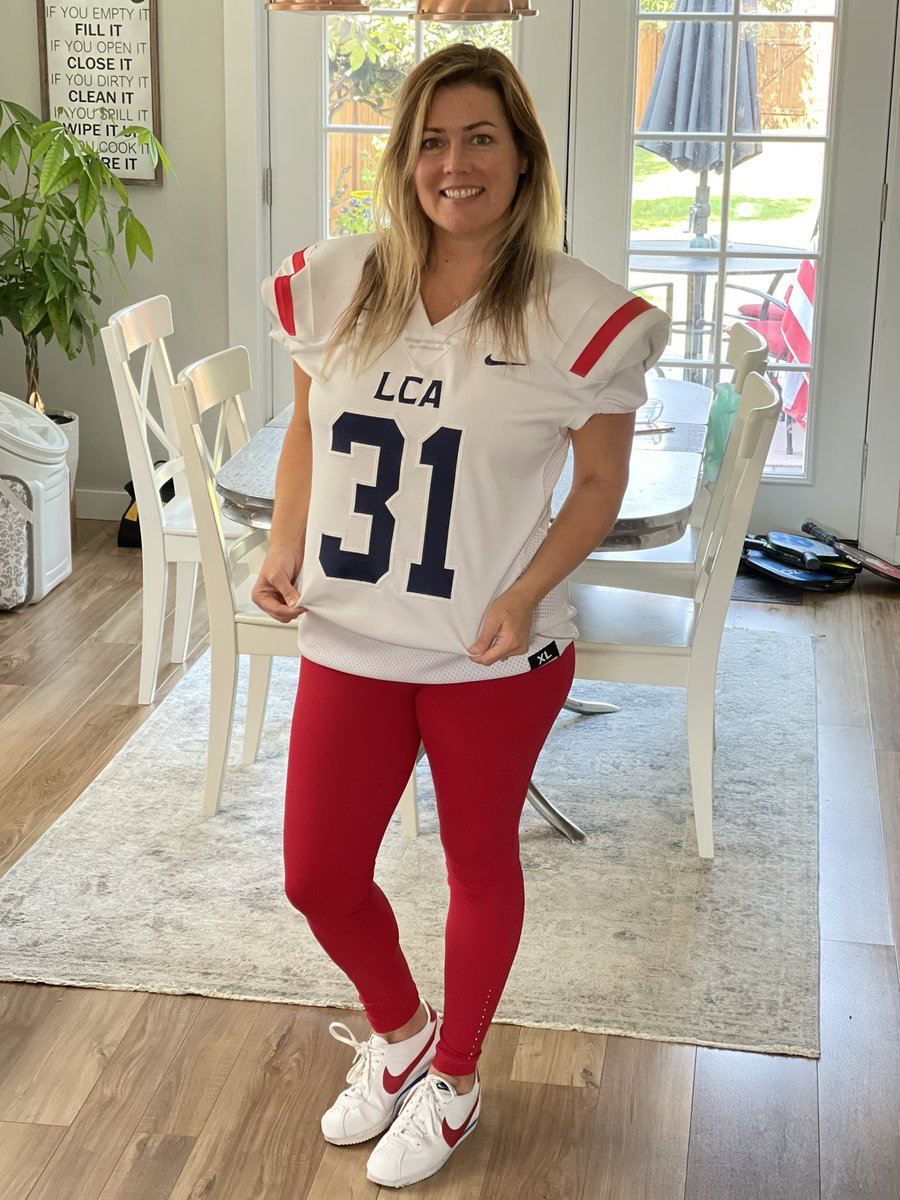 TacomaMomBlog's tweet image. Reppin my boy tonight #31 🦅💙❤️🏈 First home game of the season! Let’s goooo!