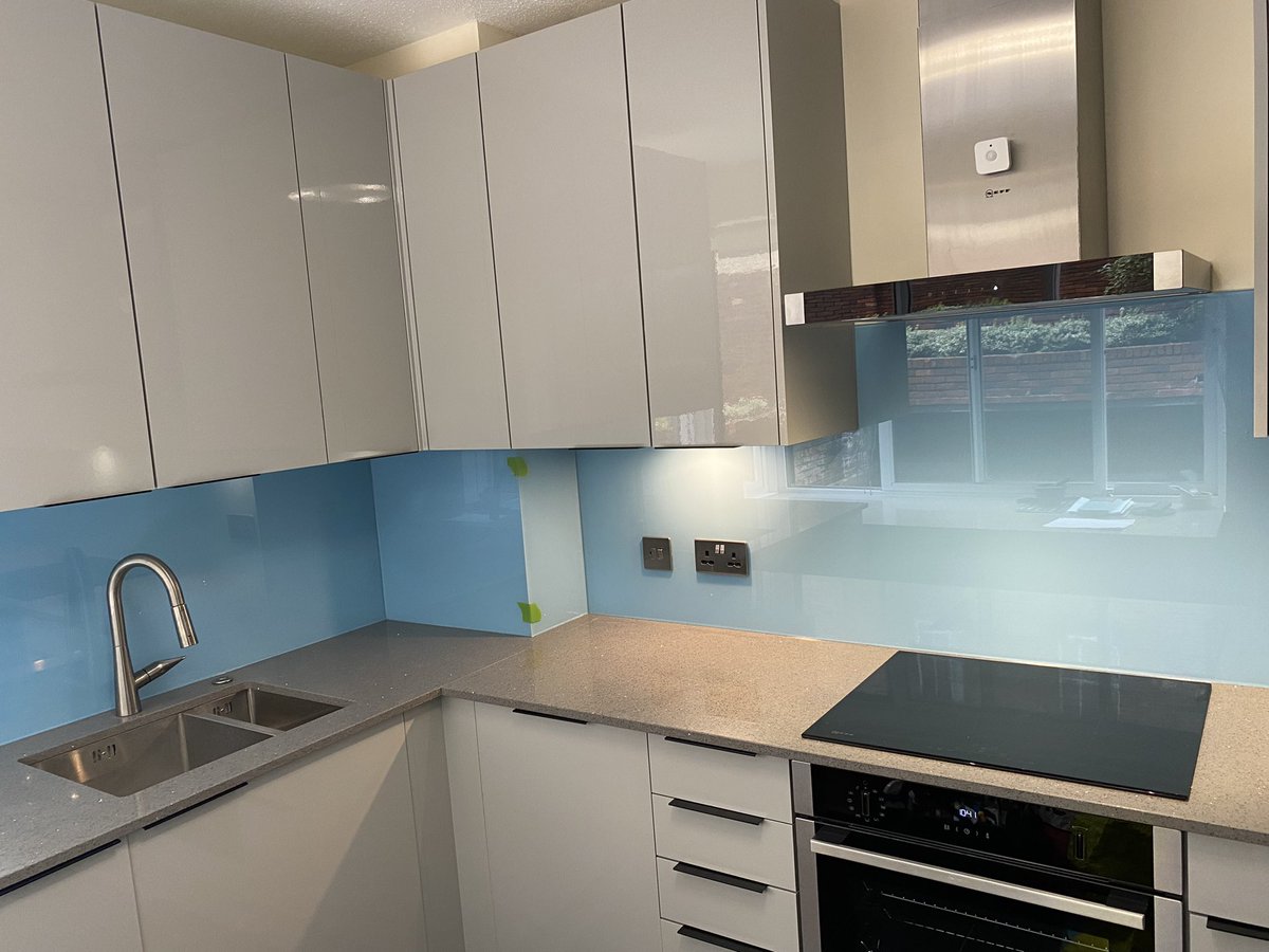 Bespoke Glass Splash tweet media