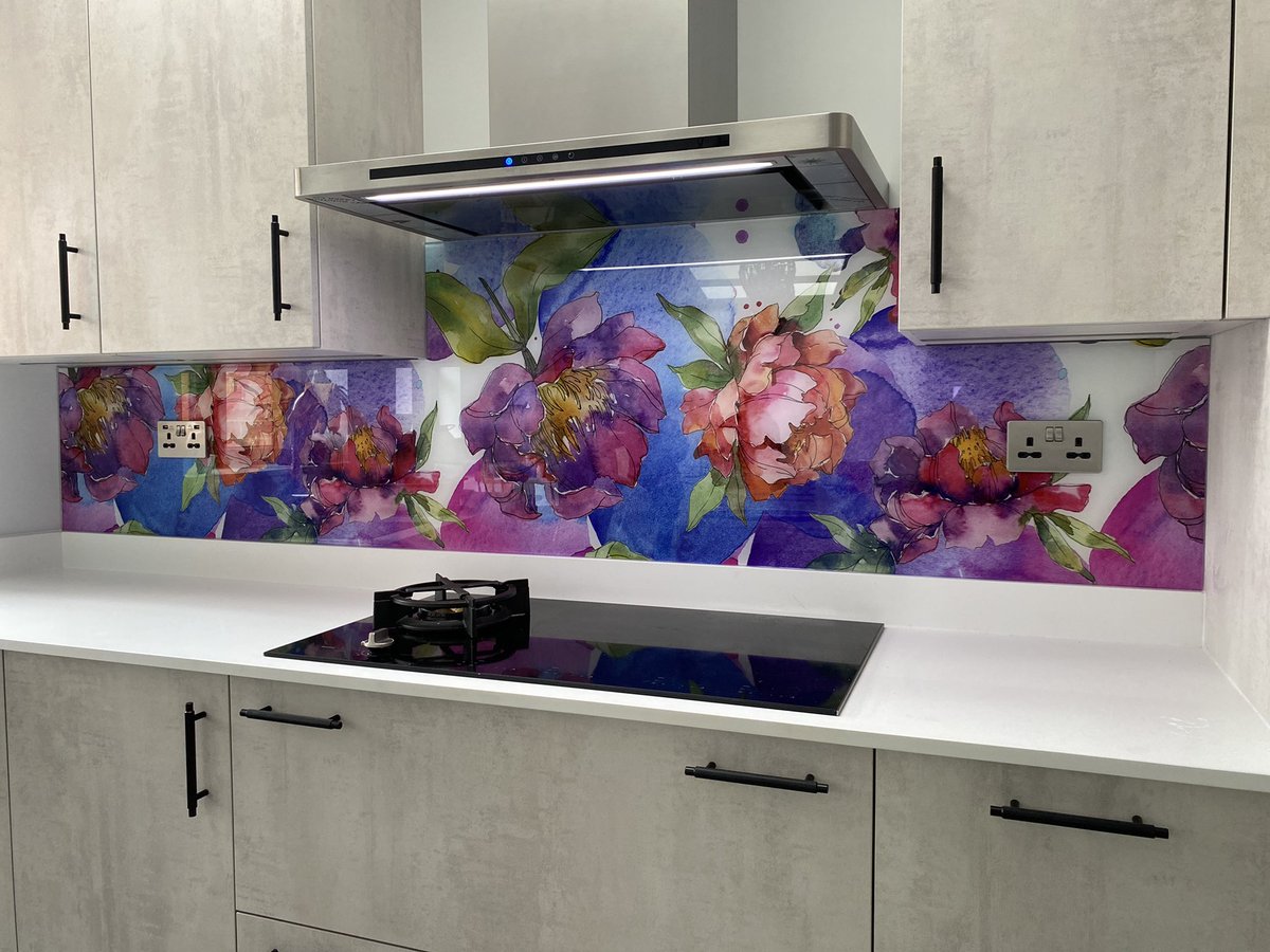 Bespoke Glass Splash tweet media