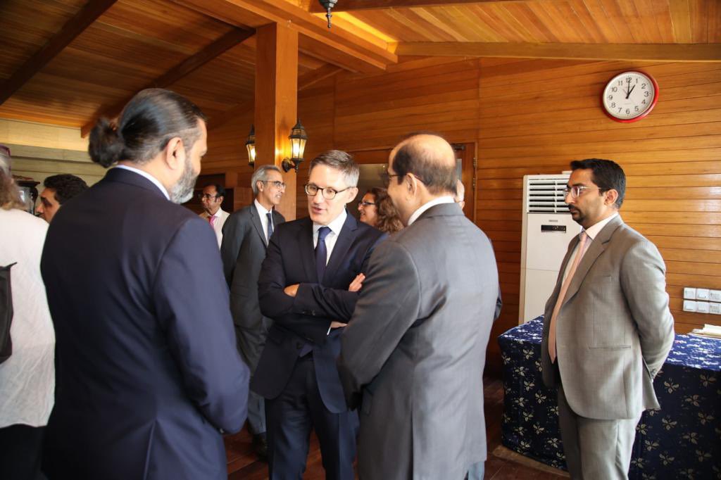 usaurducom's tweet photo. .@CounselorDOS Derek Chollet نے ممتاز کاروباری رہنماؤں اور خواتین کاروباریوں سے ملاقات کی اور باہمی تجارت کو بڑھانے کے مواقع پر تبادلہ خیال کیا، جس نے 2021 میں تقریباً 9 بلین ڈالر کا ریکارڈ بنایا، جو کہ 2016 سے 60 فیصد زیادہ ہے۔ #PakUSAt75 #USPAK #USinPAK https://t.co/pNGXq38PAe