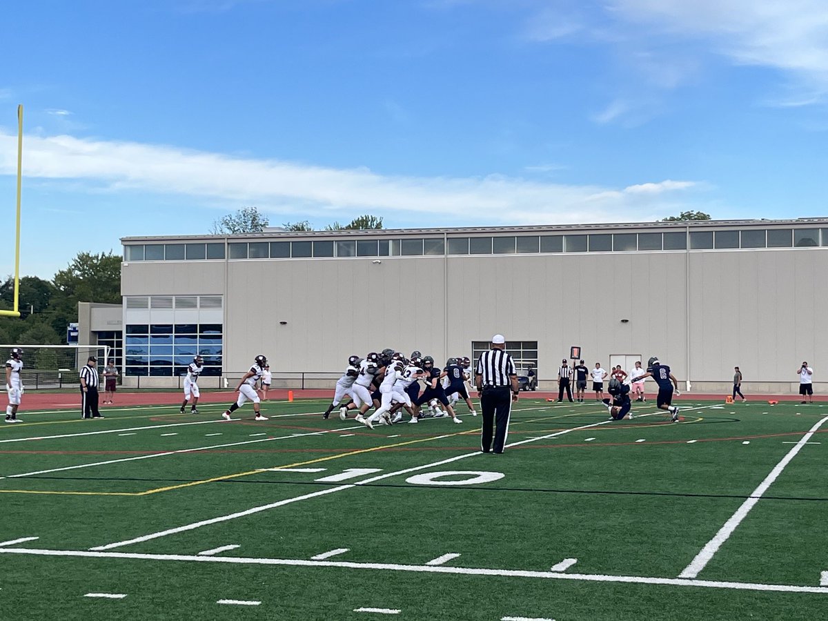 PingryAthletics's tweet photo. Football beats Hopkins 19-12 on a last second Ryan Moye ‘26 pass to Henry Pyne ‘23. On the play before Jack Moye ‘25 caught a long bomb from brother Ryan to set up the win! #gobigblue https://t.co/rEE8WJmlEH