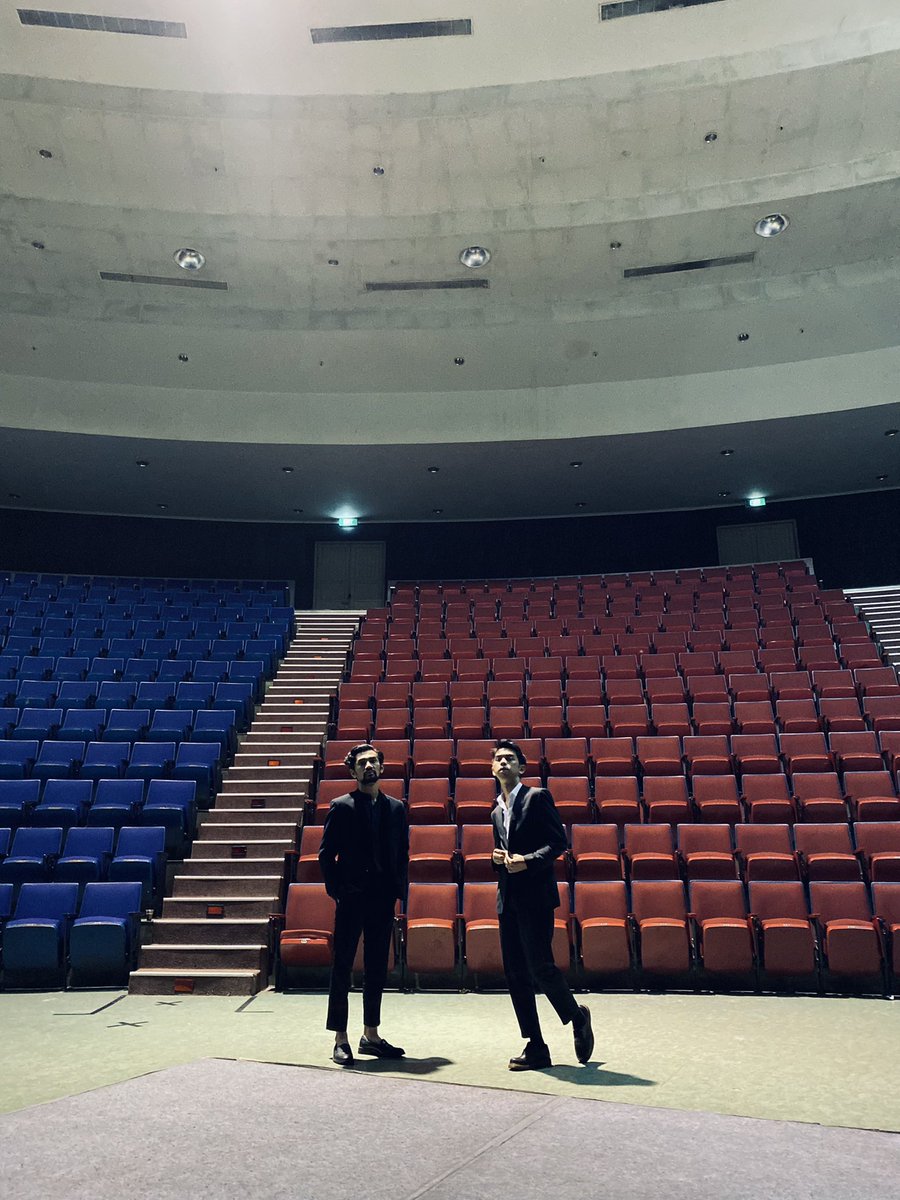 davebatlayar's tweet photo. Foto di bawah ini merupakan momen beberapa saat sebelum Joy naik ke panggung Bandung Music Award bersama HiVi! membawakan lagu Siapkah Kau Tuk Jatuh Cinta Lagi. https://t.co/zyuSn6UvhR
