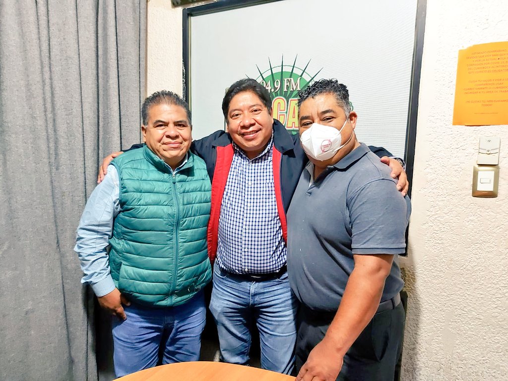 Abogado_Reyes's tweet photo. Un gusto conversar esta mañana con mis amigos @raulfrancov y @NahumV10 en el espacio radiofónico @Politica360_ del corporativo #ASG; #EsLaHoraDelCiudadano!!!
#CiudadanosAlPoder!!! https://t.co/baNeqCmWB7