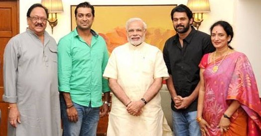 rajgopalreddy_K's tweet photo. బీజేపీ సీనియర్ నాయకుడు &amp; మాజీ కేంద్ర మంత్రి, రెబల్ స్టార్ కృష్ణంరాజు గారు ఈరోజు తెల్లవారుజామున స్వర్గస్తులయ్యారు. వారి పవిత్ర ఆత్మకు శాంతి చేకూరాలని ఆ భగవంతుడిని కోరుకుంటున్నాను.
ఓం శాంతి....🙏🙏
#Prabhas #RIPKrishnamraju @TrendsPrabhas https://t.co/sc1EDLA8qN