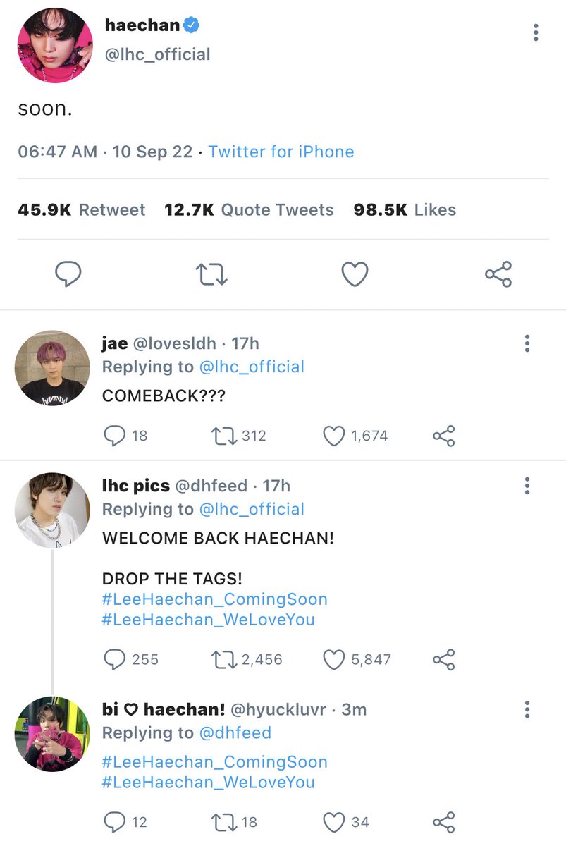 drmspaces's tweet photo. a renhyuck filo au:

kung saan sa mundong ito, kapag nagsulat ang iyong soulmate sa kaniyang balat, makikita mo rin ito sa sarili mong katawan—at the exact same place.

at kada umaga, at 6 am on the dot, hrj wakes up to a new song lyric written messily on his right hand. https://t.co/fVQeoSJSK4