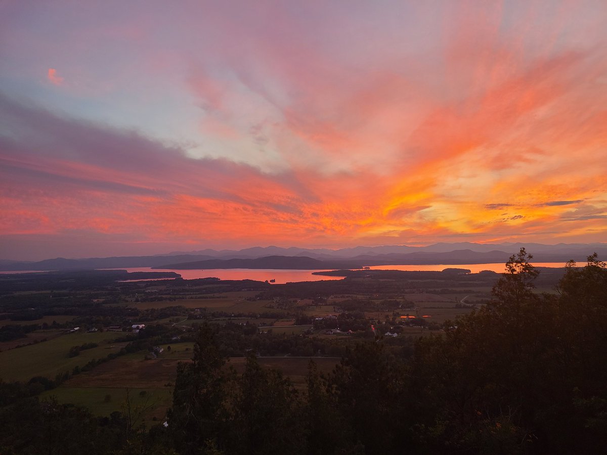 elevatingEBP's tweet photo. So happy to be back home this weekend!
#loveVT #mountaingirl #outdoors https://t.co/WdrQGKJT4b