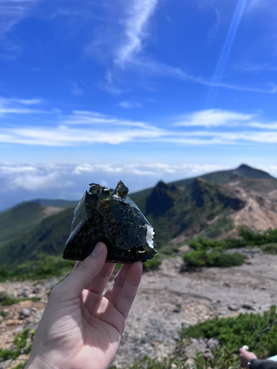 naru_tize's tweet photo. 快晴雲海山ご飯！⛰🍙 https://t.co/SWj1gUJMpl