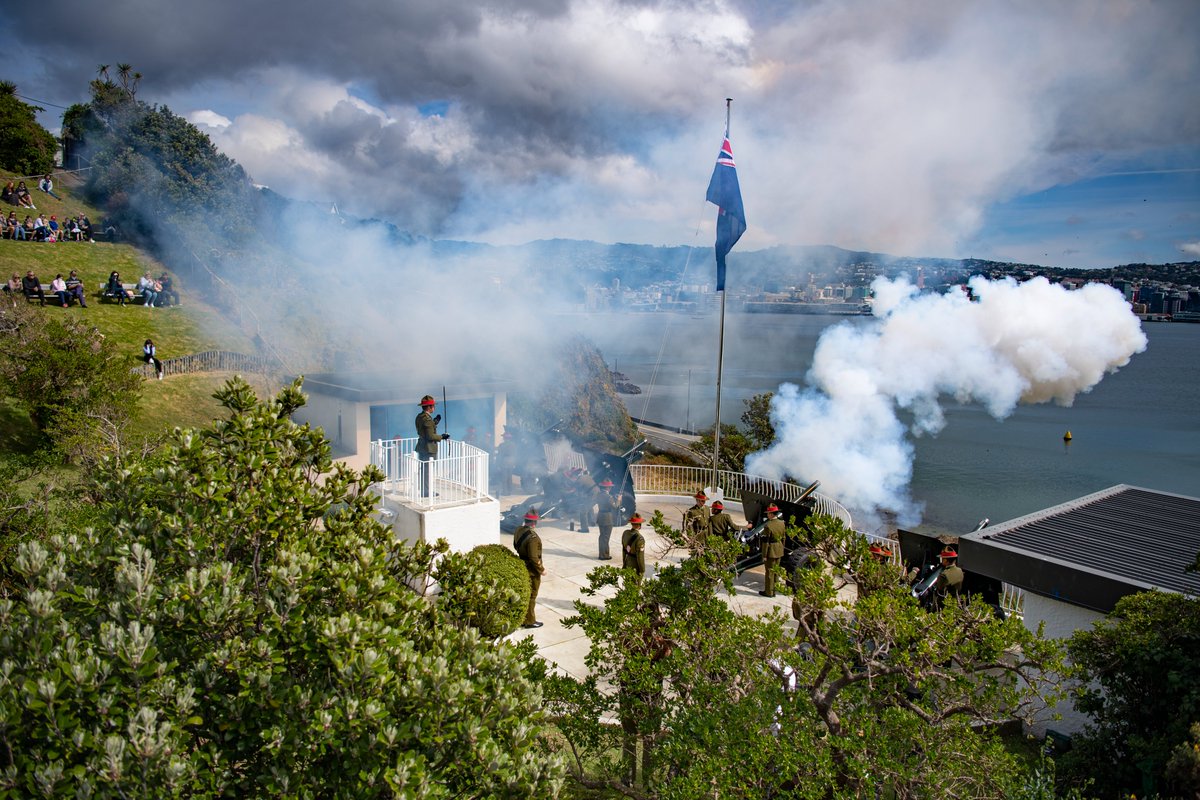 NZDefenceForce's tweet photo. This afternoon, @NZArmy’s 16th Field Regiment fired a 21-gun salute from Point Jerningham, Wellington to acknowledge the Proclamation of Accession of His Majesty King Charles III. 

The @NZNavy also fired a gun salute at the same time from #DevonportNavalBase. 

#Force4NZ https://t.co/bD5Aty6vgJ
