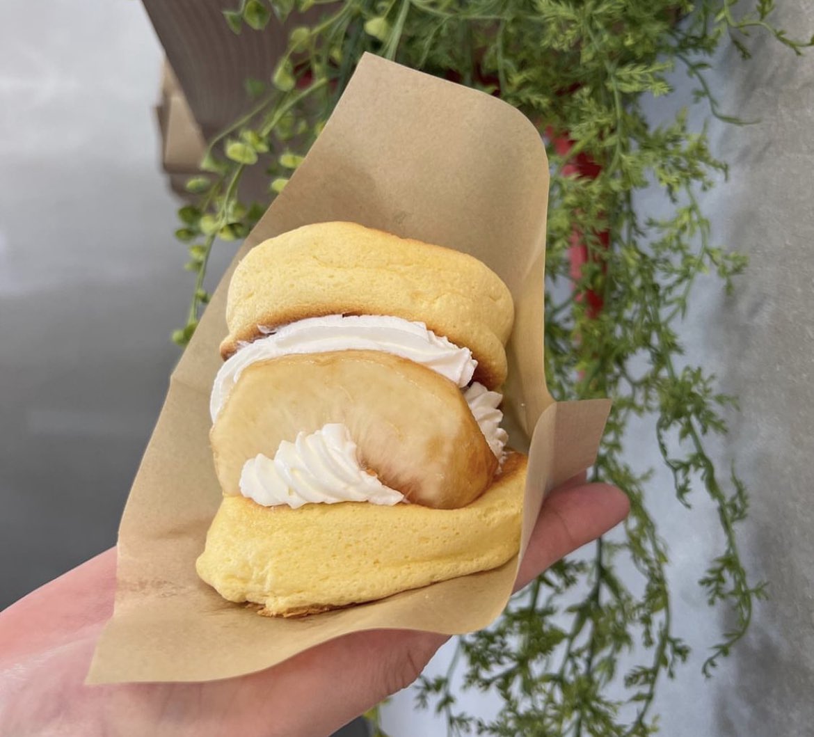 mrbroccoli_987's tweet photo. NEWパンケーキサンド
【桃のパンケーキサンド】
本日も販売してます😊
#フルーツサンド　#パンケーキ　#桑名　#スイーツ　#三重カフェ　#デザート　#桃　#パフェ #四日市 https://t.co/q6SddGFPgc