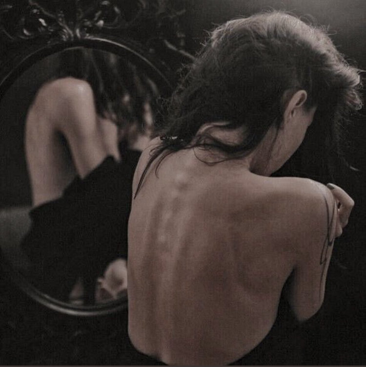 Aspen_114's tweet photo. ✧ thinspo 🧵 ✧ (that triggers tf outta me) 
⊱•••✩
⊱•••✩
⊱•••✩
⊱•••✩
⊱•••✩
bonespo edition!
🏷: edtwt bonespo thinspo deathspo ricecaketwt https://t.co/iARuZ2arYQ