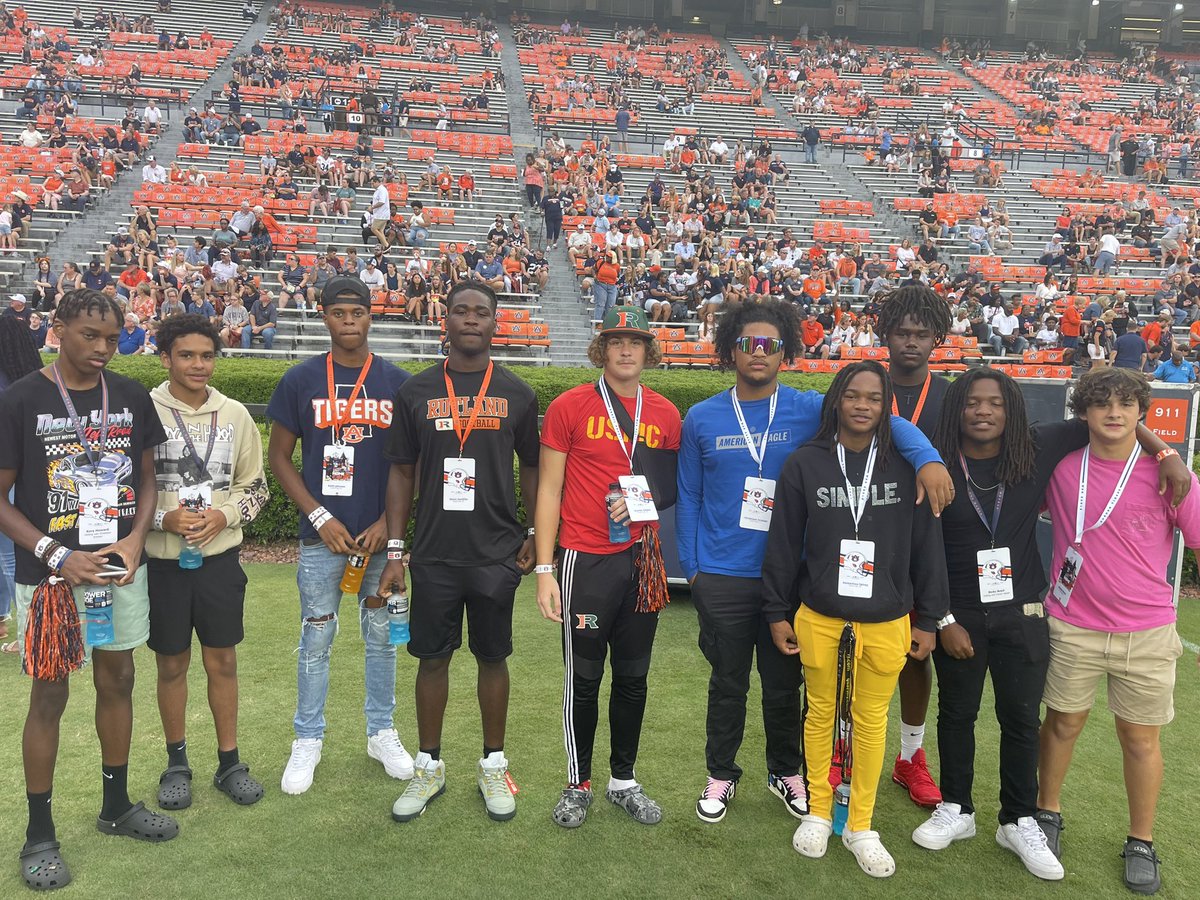 RutlandRecruits's tweet photo. Beautiful day at Auburn!!!! We appreciate.@S_Ruzic .@crob45 &amp; the entire .@AuburnFootball for all of their hospitality! #WDE #CanesOffOfTheBridge https://t.co/AzekSnQmJ9