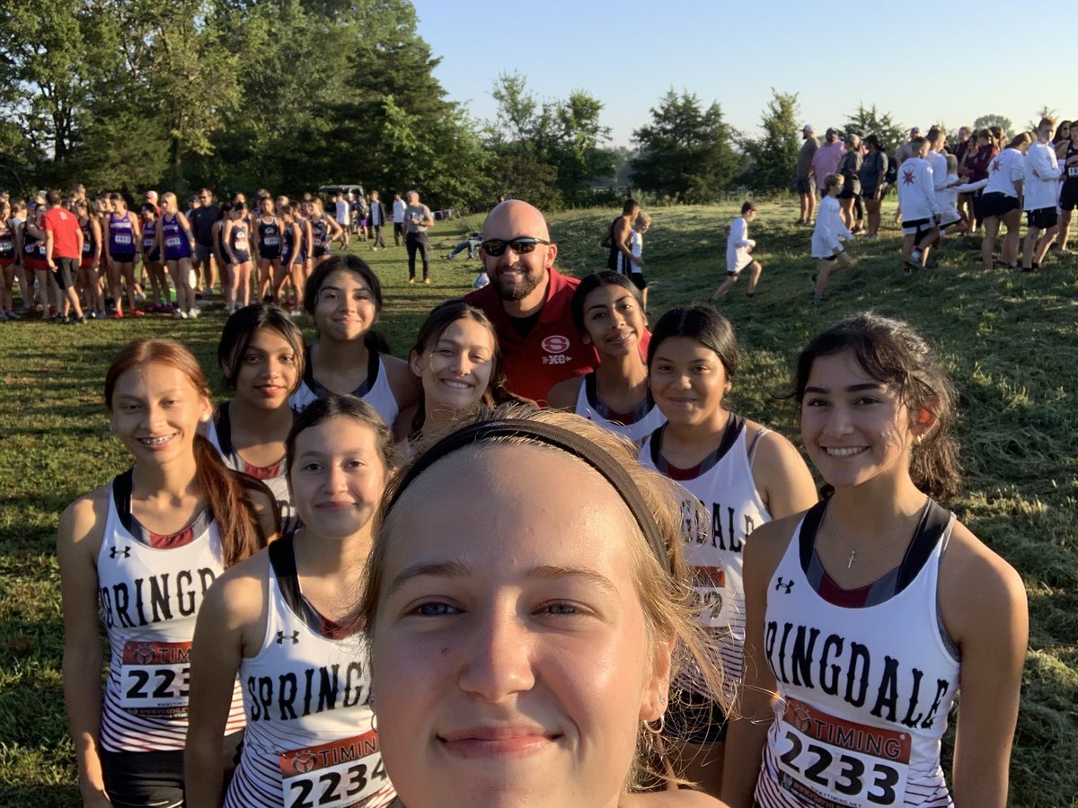 RedDogXCTF's tweet photo. Girls race pics from today at Elkins!! Ladies finish 5th overall!! https://t.co/SxXQKv9zi8