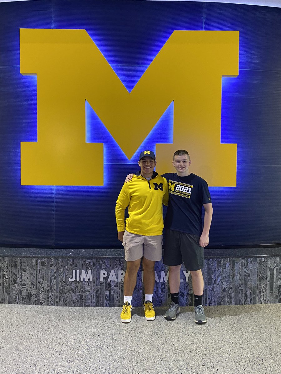plumdoodles's tweet photo. Ready to watch Michigan beat Hawaii! #GoBlue #bighouselive https://t.co/eONwB4RST5