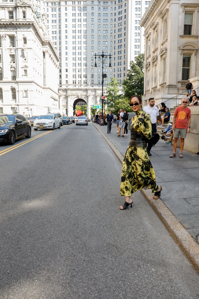 The #StreetsAtNYFW are alive and well ❤️‍🔥

📷: <a href="/LeeOliveira/">Leticia</a>