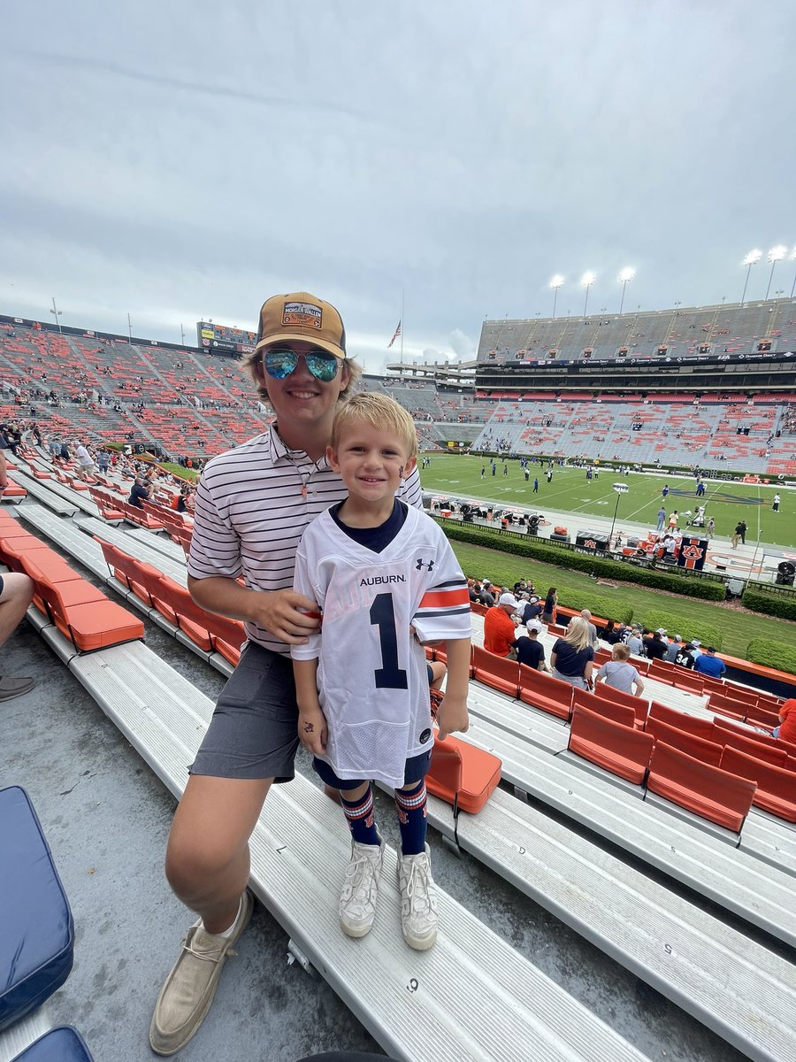 lauraaaakins's tweet photo. #wareagle #AuburnGameday https://t.co/x5mAHKynt3