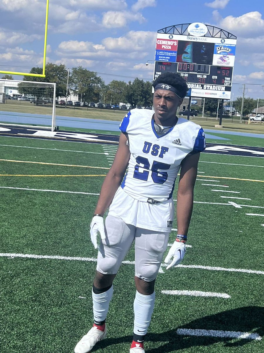 BDonye's tweet photo. Just played my first college football game😤 https://t.co/YMvsmCUacc