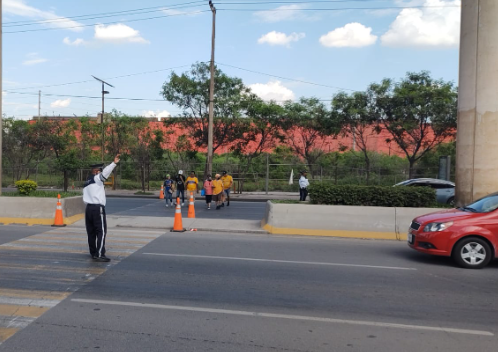 MovilidadSN's tweet photo. #DanielCarrillo @MovilidadSN Trabajando en Beneficio de la Vialidad. Se Implementa Dispositivo en los Alrededores de la Cd Universitaria con Motivos de Eventos Deportivos 👮🏻‍👮🏼🚔
 
⚠️Maneje con Precaución
⚠️Atienda las Indicaciones de las Autoridades en el 
            Lugar https://t.co/DjGE2PGPXL