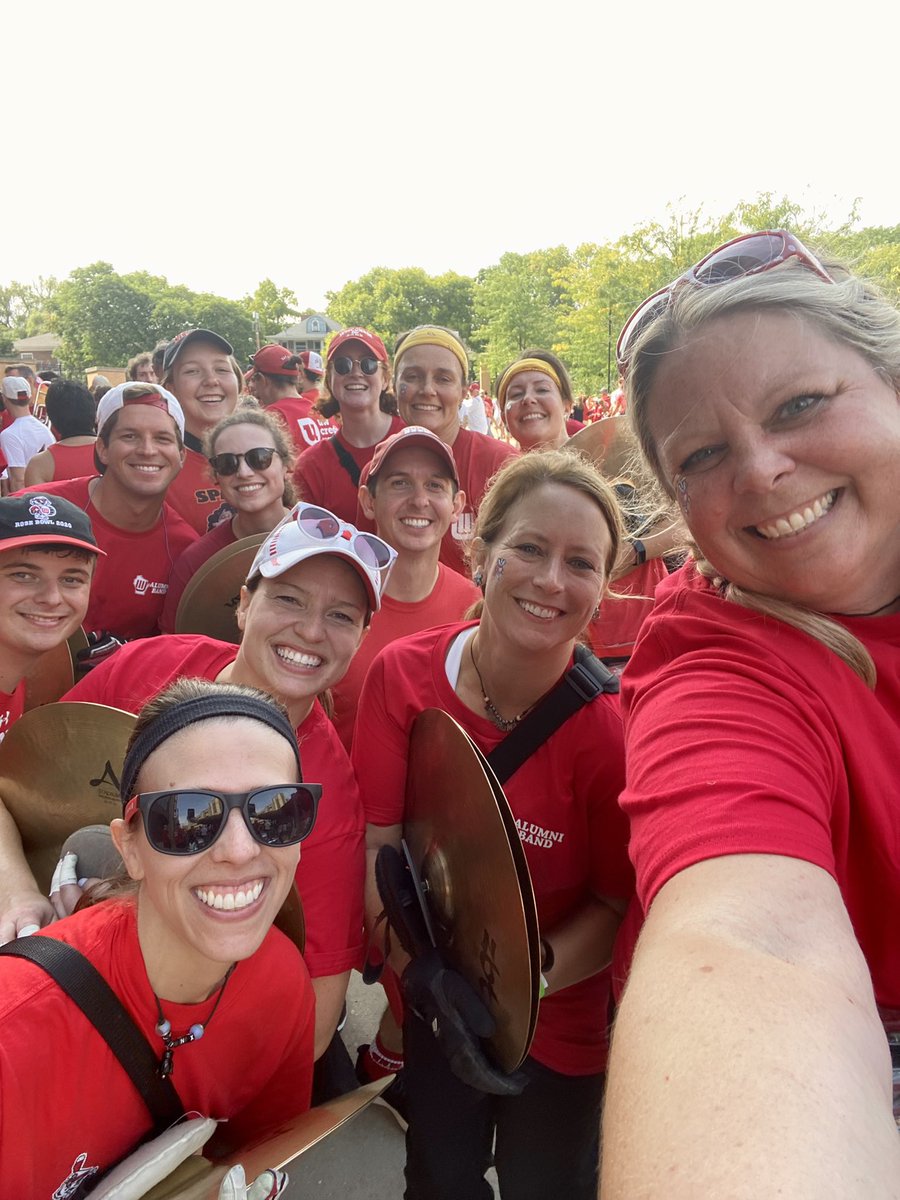 jgieryn's tweet photo. Annual Cymbal Selfie! 💿❤️💿 #AlumniBand22 #OnWisconsin @BadgerFootball https://t.co/G99NMkKSOP