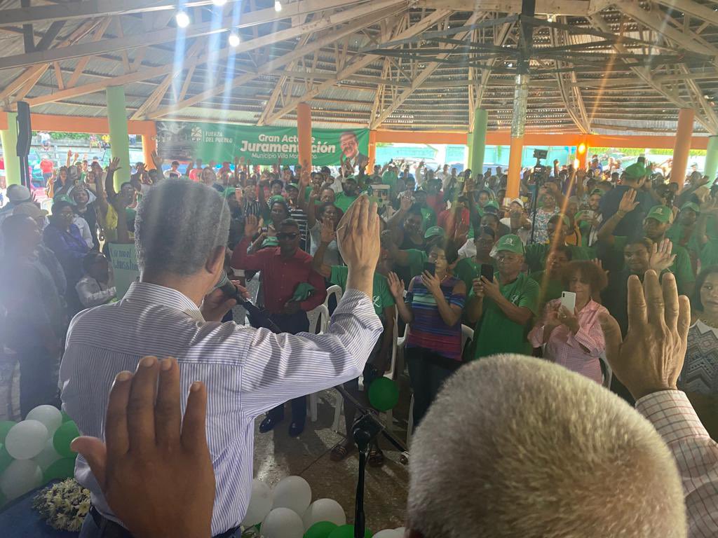 keylaReyna04's tweet photo. #LeonelEnPuertoPlata
#SeguimosCreciendo
#FuerzaDelPueblo  a casa llena llena hoy seguimos creciendo junto al pueblo que hoy en un #FelizSabadoATodos seguimos construyendo el partido más democrático y participativo @FPcomunica https://t.co/Z0nHLC6cKJ