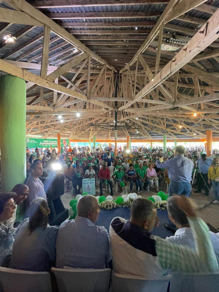 keylaReyna04's tweet photo. #LeonelEnPuertoPlata
#SeguimosCreciendo
#FuerzaDelPueblo  a casa llena llena hoy seguimos creciendo junto al pueblo que hoy en un #FelizSabadoATodos seguimos construyendo el partido más democrático y participativo @FPcomunica https://t.co/Z0nHLC6cKJ