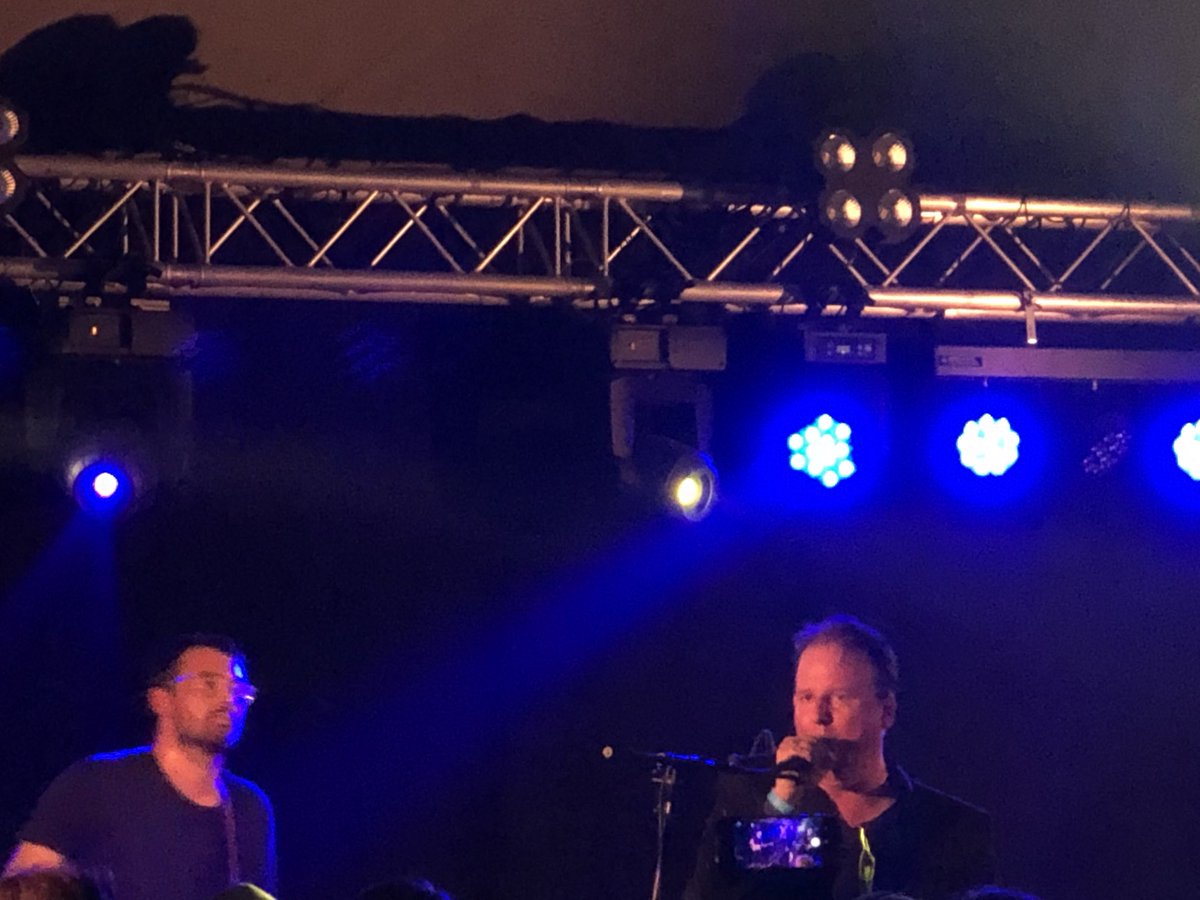 Huisvrouwtweets's tweet photo. Wat krijgen we nou! Joe Casey bij TRAAMS! #MF22 https://t.co/TCBj804FPV