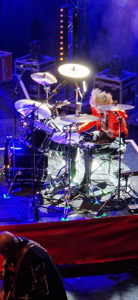 LordSmythe's tweet photo. @Emilydrums ... Kim obviously was fab tonight at @Sage_Gateshead ...but.... you ROCKED the skins - better than Phil Collins and certainly prettier ๐คฉ
#keepondrumming #keeponrocking ๐ค๐ฅ https://t.co/rRhNt2VGg8