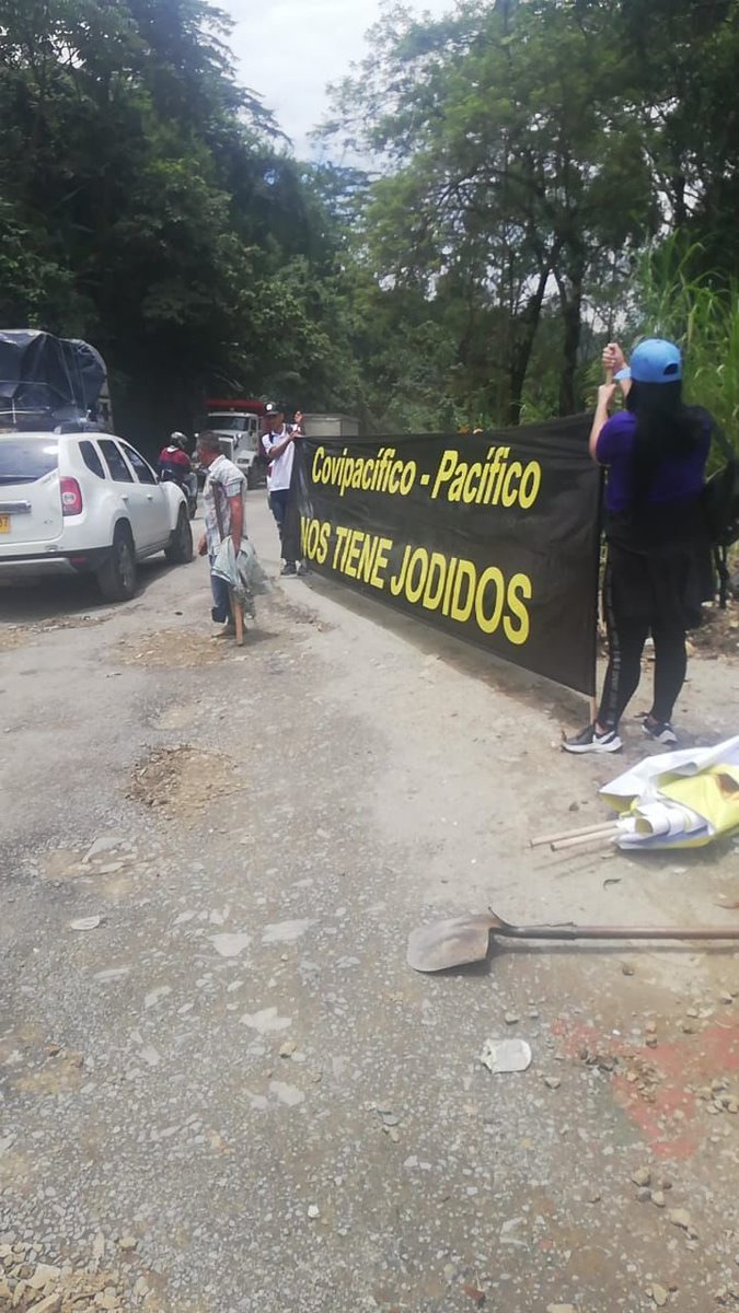 Juan_EspinalR's tweet photo. #Grave el sureste de Antioquia reclama a Pacifico 1, el caos en la vía especialmente entre el peaje y Camilo C (Amagá) es caótica. La solución se debe buscar d e manera urgente! @veronicaarango_ @PaolaHolguin https://t.co/hGqQlFNWF1
