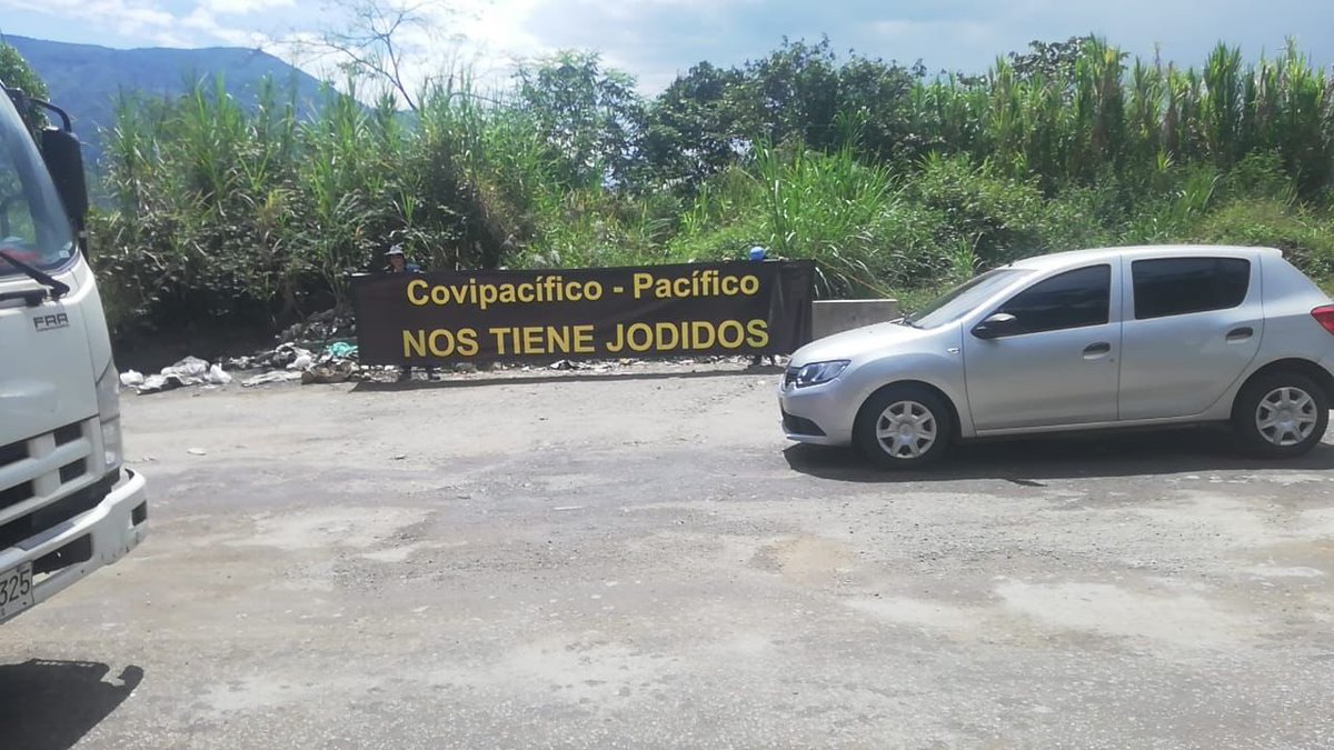 Juan_EspinalR's tweet photo. #Grave el sureste de Antioquia reclama a Pacifico 1, el caos en la vía especialmente entre el peaje y Camilo C (Amagá) es caótica. La solución se debe buscar d e manera urgente! @veronicaarango_ @PaolaHolguin https://t.co/hGqQlFNWF1