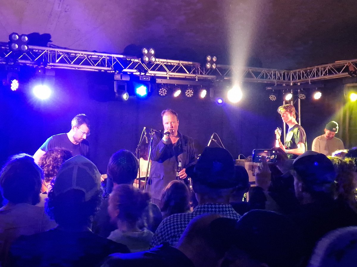 ArjandeVet's tweet image. Joe Casey van Protomartyr komt even langs bij TRAAMS. #mf22 #MistyFields