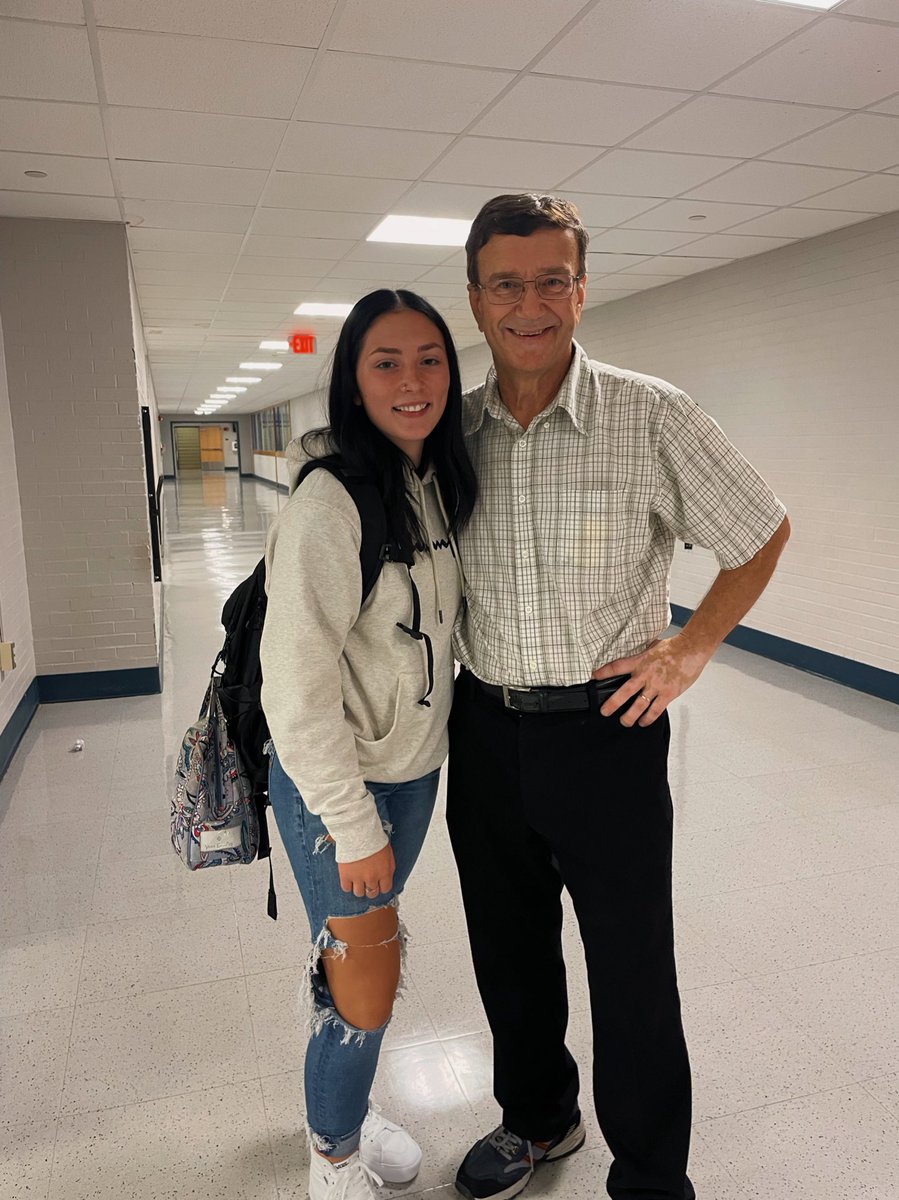 bellstaylorr's tweet photo. From 8th grade to Senior year! Where did time go? @MSPPCS @PlvComSchools @MrCarlRJohnson https://t.co/rjfhsTBKBz