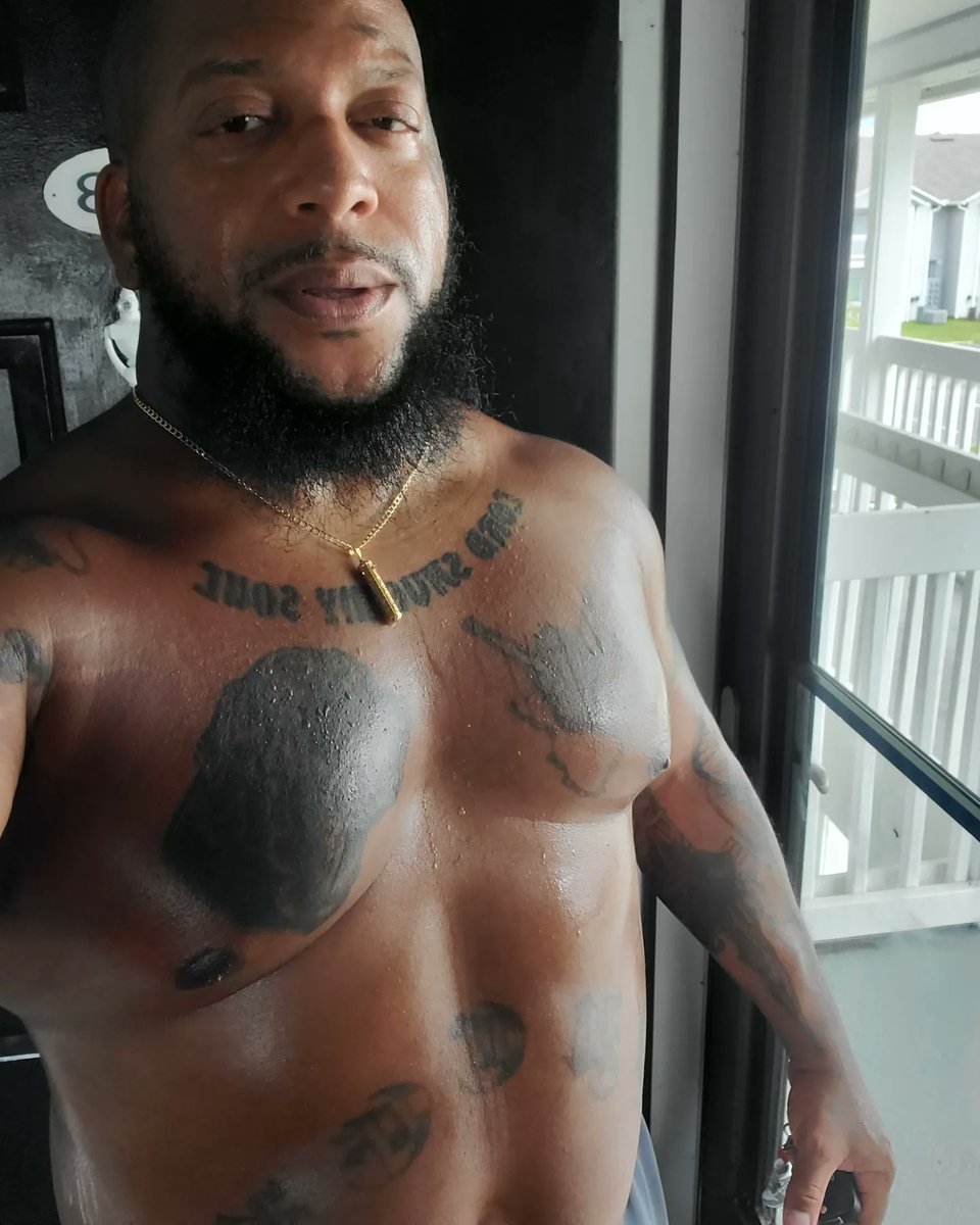 thecryptocupra's tweet photo. When ur build'N a Brand. U gotta keep the Product well oiled & maintained. U never know when someone may wanna CUM take a 🚀? The oil is sweat, & maintained is the mindset 🧠, to keep that body right, 600 miles away from 🏠. Put'N in work!! #DYLF #Independent #IBuiltMe #TheBrand https://t.co/m3VWt2eY6z