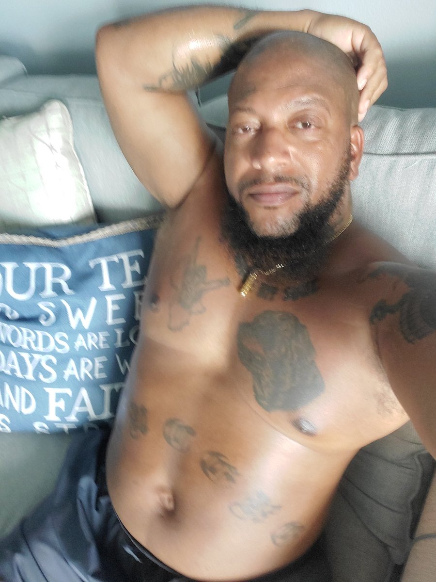 thecryptocupra's tweet photo. When ur build'N a Brand. U gotta keep the Product well oiled & maintained. U never know when someone may wanna CUM take a 🚀? The oil is sweat, & maintained is the mindset 🧠, to keep that body right, 600 miles away from 🏠. Put'N in work!! #DYLF #Independent #IBuiltMe #TheBrand https://t.co/m3VWt2eY6z
