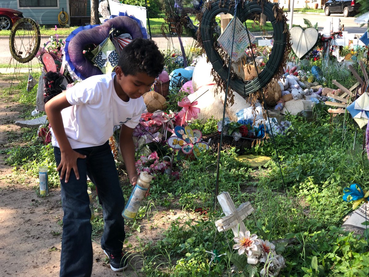 LidiaTerrazas's tweet photo. This is Lorenzo, he survived the shooting at Robb Elementary. He told me he hid behind a curtain in the school cafeteria and was part of a group of students who ran out of the campus before authorities arrived and hid in bushes nearby. Him and his family are now homeless. https://t.co/NS7uFb3pOz