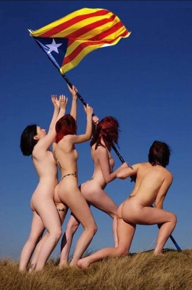 Pol_i_Roc's tweet photo. Catalanes, catalans, 
Hi aneu o no a la manifestació, us desitjo Molt Bona Diada Nacional de Catalunya!

💛❤💛❤💛❤💛❤💛

#INDEPENDÈNCIA #Diada22

🏴🏴󠁧󠁢󠁥󠁮󠁧󠁿🏴🏴󠁧󠁢󠁥󠁮󠁧󠁿🏴🏴󠁧󠁢󠁥󠁮󠁧󠁿🏴🏴󠁧󠁢󠁥󠁮󠁧󠁿🏴 https://t.co/4Gde1cVF7X