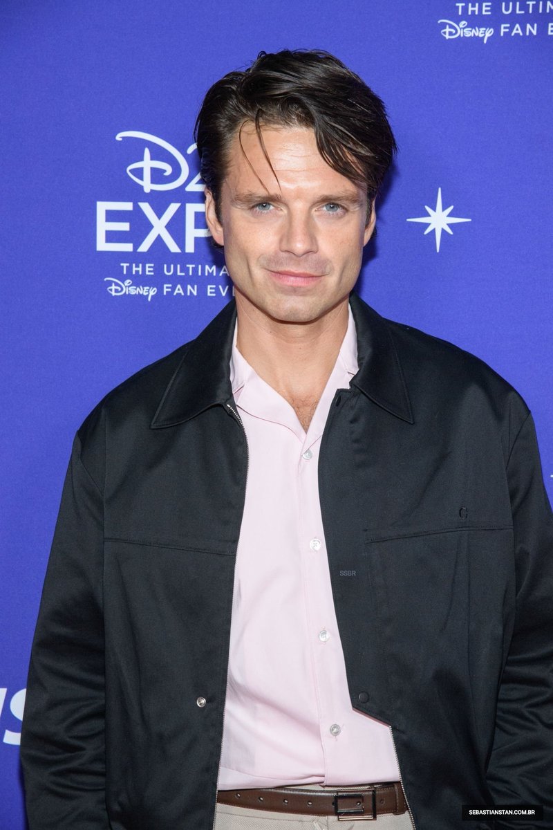 sebstanarchive's tweet photo. 📸 Sebastian Stan at the D23 red carpet. https://t.co/LJ7LdqfA8Q