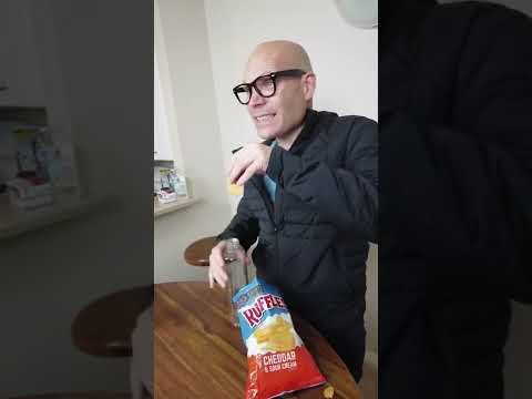 themagiccrasher's tweet image. FAKE POTATO CHIP IN BOTTLE PRANK #shorts #magicprank #behindthescenes zpr.io/K6zH4VmePYBW