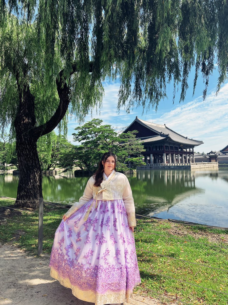 BrielAshlyn's tweet photo. Feeling pretty in Hanbok 🫧✨ https://t.co/7qeJkDWGXT