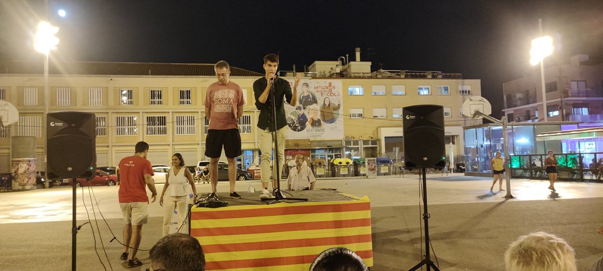 Recuperem el Sopar de l'Onze de Setembre a #Badalona després de dos anys.Un espai de germanor entre entitats de la ciutat.Gràcies a la comissió <a href="/OnzeSetembreBdn/">OnzeSetembreBadalona</a> per fer-ho possible i als ponents de <a href="/LaIntersindical/">LA INTERSINDICAL</a>, <a href="/llenguacat/">Plataforma per la Llengua</a> i l'@olafdoesstuff per participar.