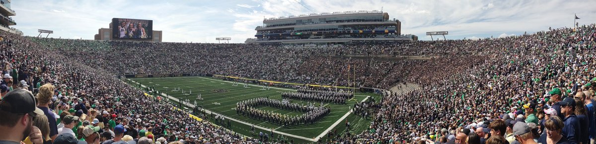 Tough one for our Fighting Irish (let's win out from here!) but always a great time getting on #NotreDame campus with the family ☘️❤️