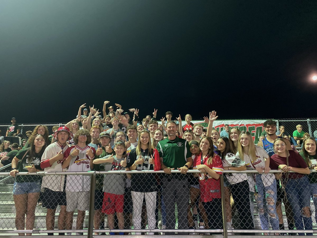 OfficervSro's tweet photo. Why do I love being an SRO?? These awesome students are why!! Love my CATS!! https://t.co/Set9uYAvcO