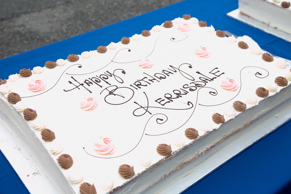 KerrisdaleKBA's tweet image. Happy 117th Birthday Kerrisdale! 🎂 Thank you Moore's Bakery for the cake today! #kerrisdaledays #mooresbakery #kerrisdale #freecake #kerrisdalebirthday #kerrisdalebusinessassociation