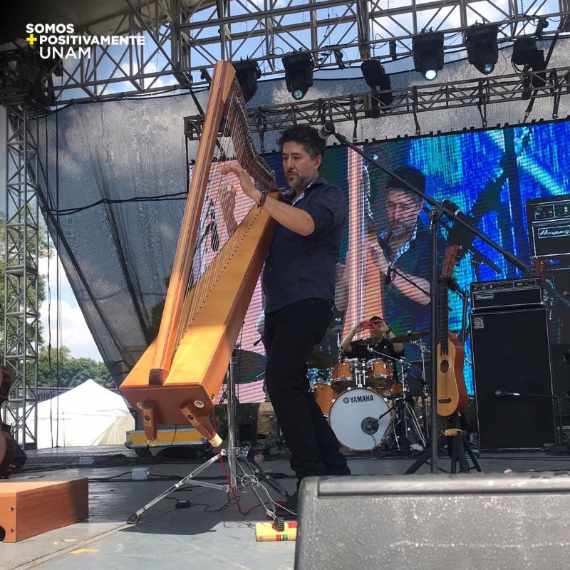 UNAM_MX's tweet photo. Al ritmo de arpa, acordeón y mucho más, #Transfrontera de @MusicaUNAM celebra los 70 años de #CU y 15 años de ser Patrimonio Mundial por la @UNESCO, en un evento especial en colaboración con la Secretaría de @CulturaCiudadMx.👇
#PositivamenteUNAM https://t.co/iLQa0CzY02