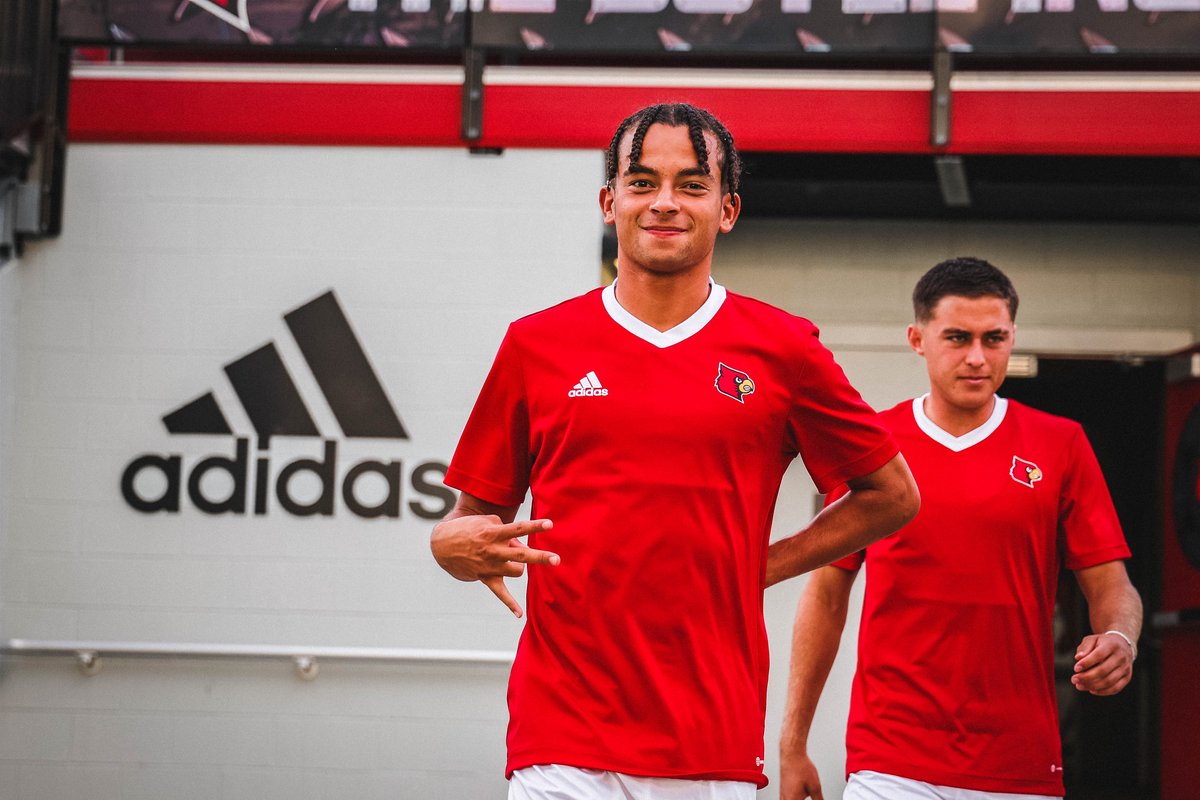 LouisvilleMSOC's tweet photo. 😃👍

#GoCards https://t.co/ZJNLn310tl
