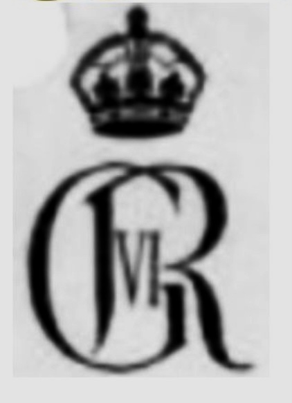 GateGateGo1's tweet photo. @group_kq Not very educational - that is his grandfather’s cypher that His Majesty is wearing 🤦‍♂️ https://t.co/PYepnFauon