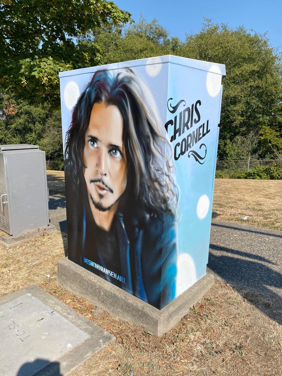 westsideseattle.com/robinson-paper…
Art gets another helping hand: Desmond Hansen restores Chris Cornell painting
#ChrisCornell #PublicArt #Seattle #WestSeattle