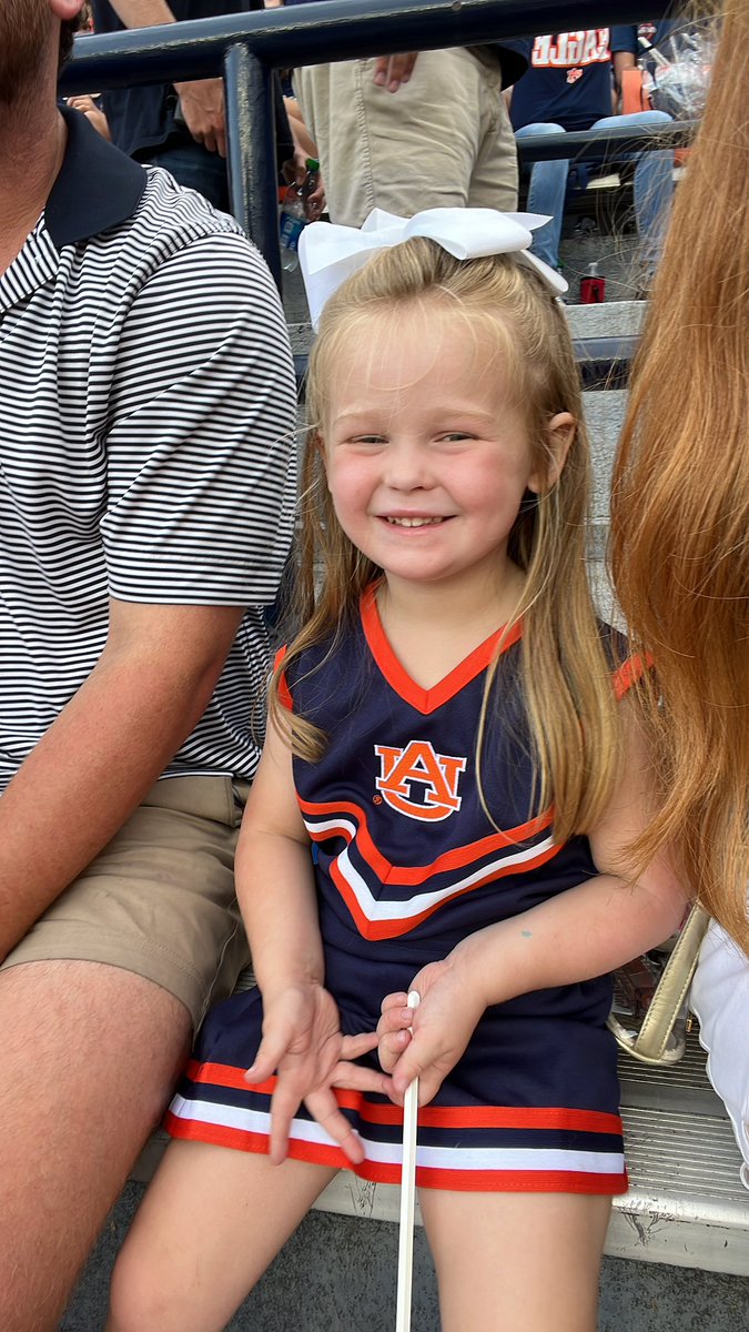 JessMullino's tweet photo. First Auburn game for Lucy Bea!!
#WarEagle https://t.co/YpcuEbvYd7