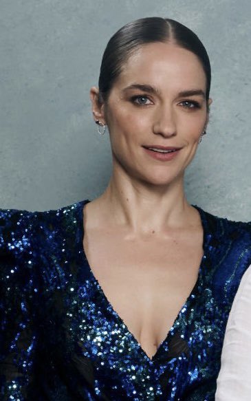 cleekers's tweet photo. All Earpers right now………………

Cause of death: 

#TheEndOfSex #WynonnaEarp @MelanieScrofano https://t.co/QHMZ4vNINj